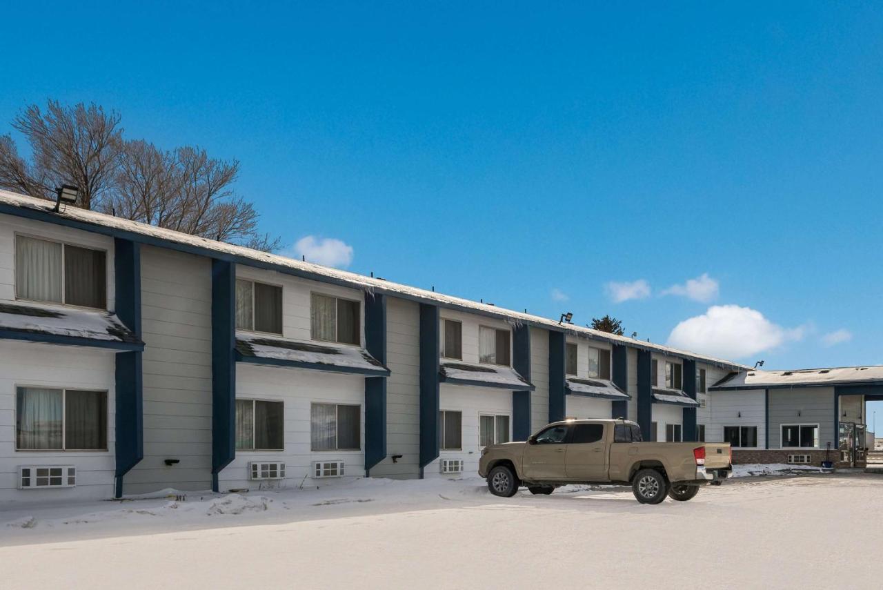 Surestay Hotel By Best Western Уелс Екстериор снимка