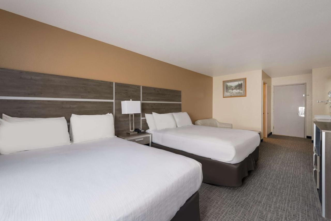 Surestay Hotel By Best Western Уелс Екстериор снимка