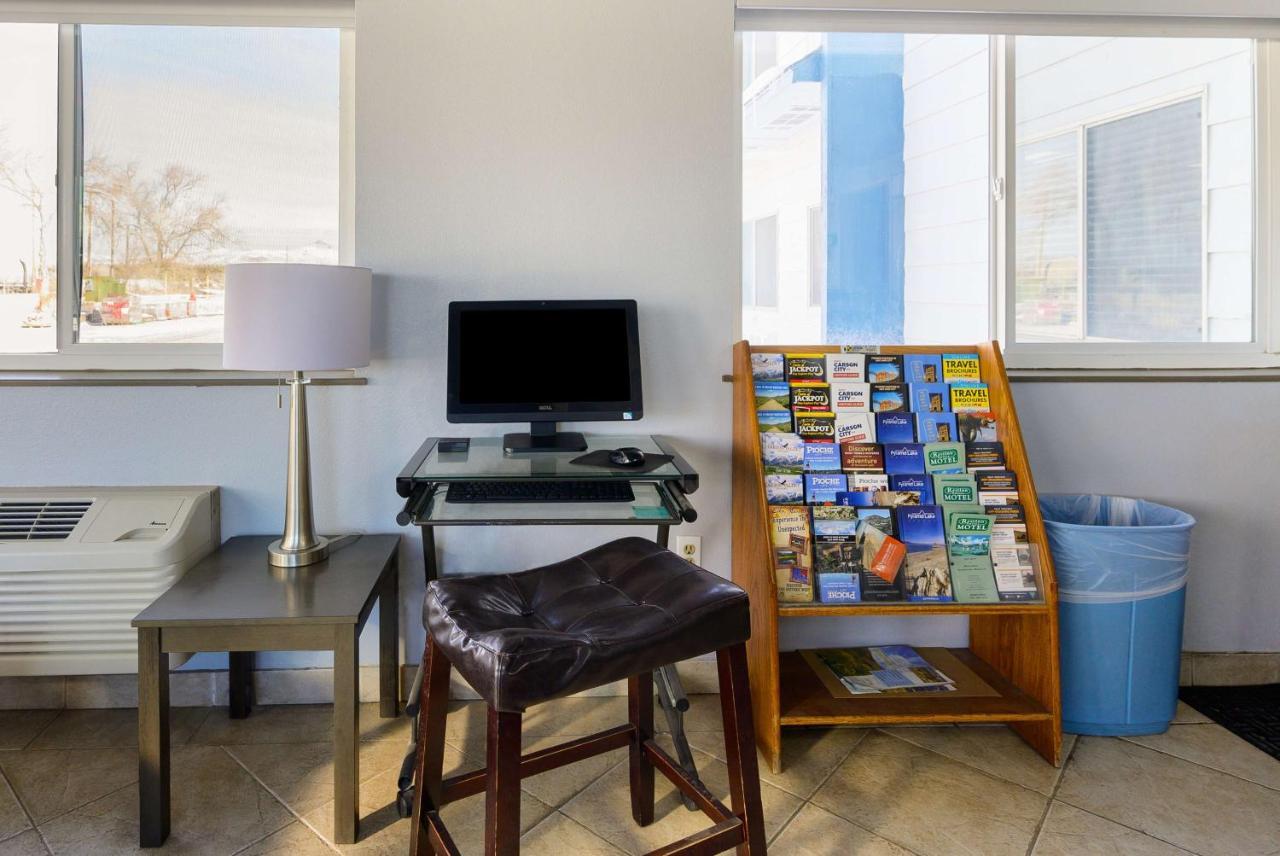 Surestay Hotel By Best Western Уелс Екстериор снимка