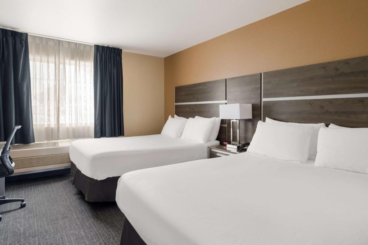 Surestay Hotel By Best Western Уелс Екстериор снимка