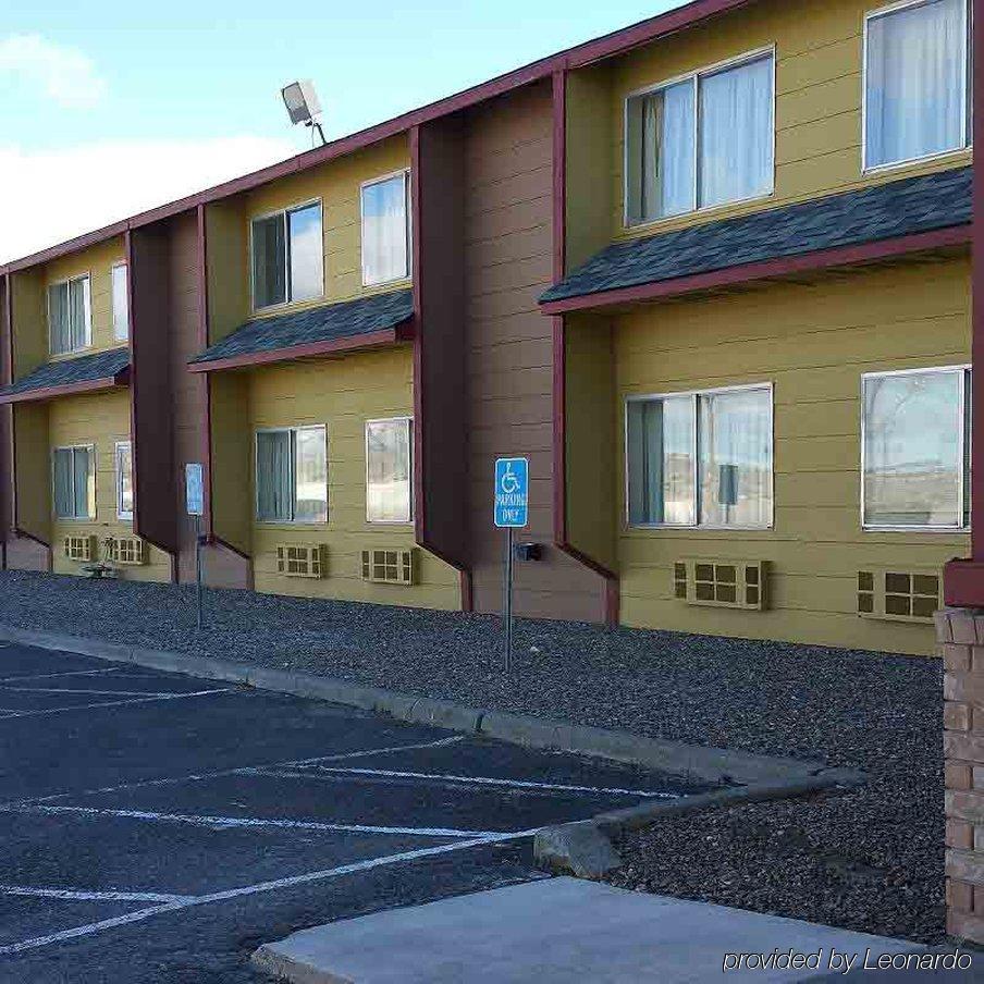 Surestay Hotel By Best Western Уелс Екстериор снимка