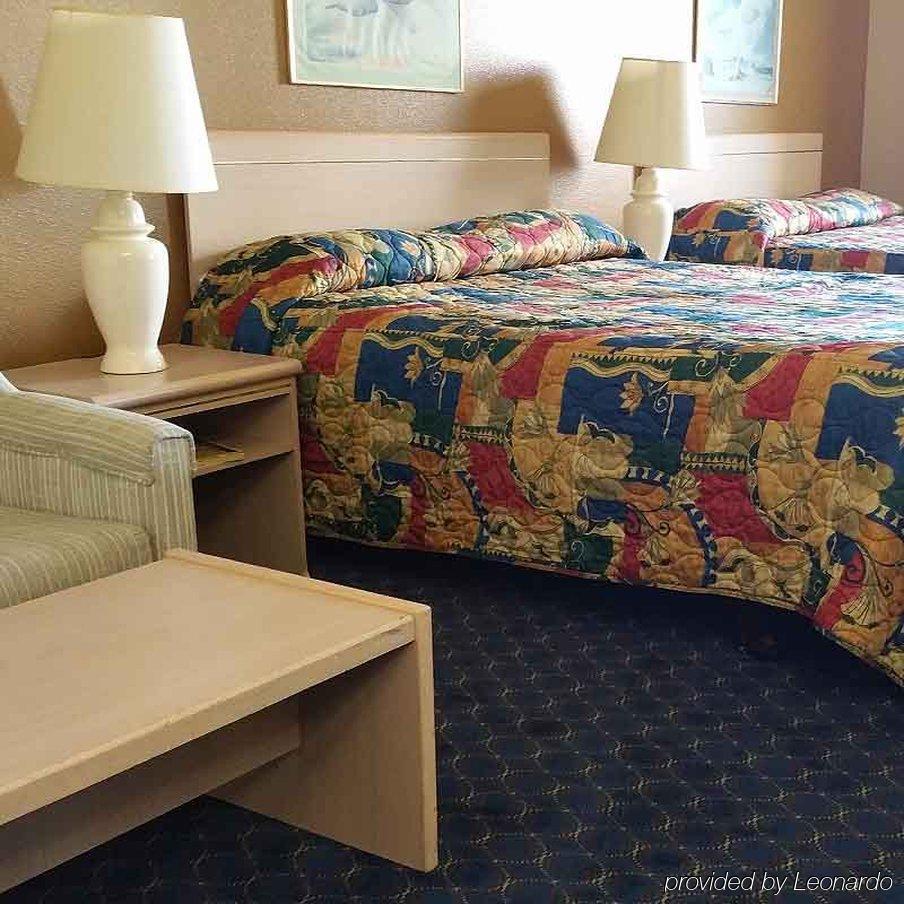 Surestay Hotel By Best Western Уелс Екстериор снимка