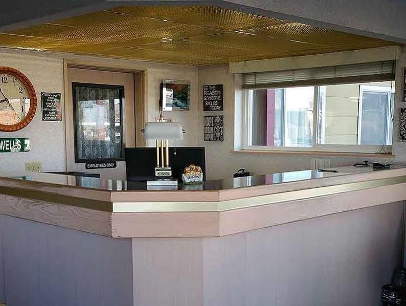 Surestay Hotel By Best Western Уелс Екстериор снимка