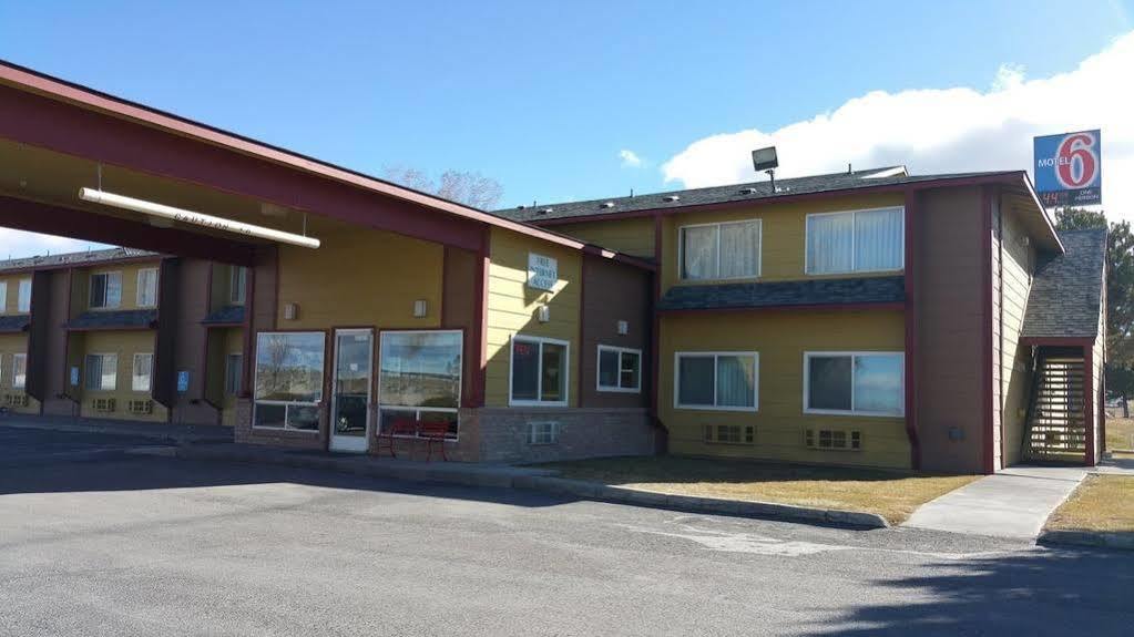 Surestay Hotel By Best Western Уелс Екстериор снимка