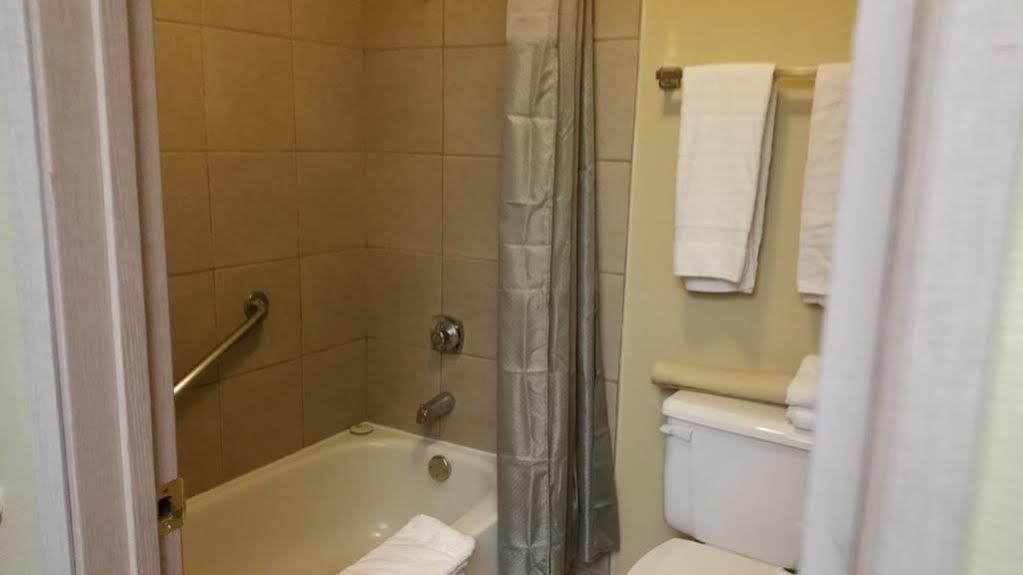 Surestay Hotel By Best Western Уелс Екстериор снимка